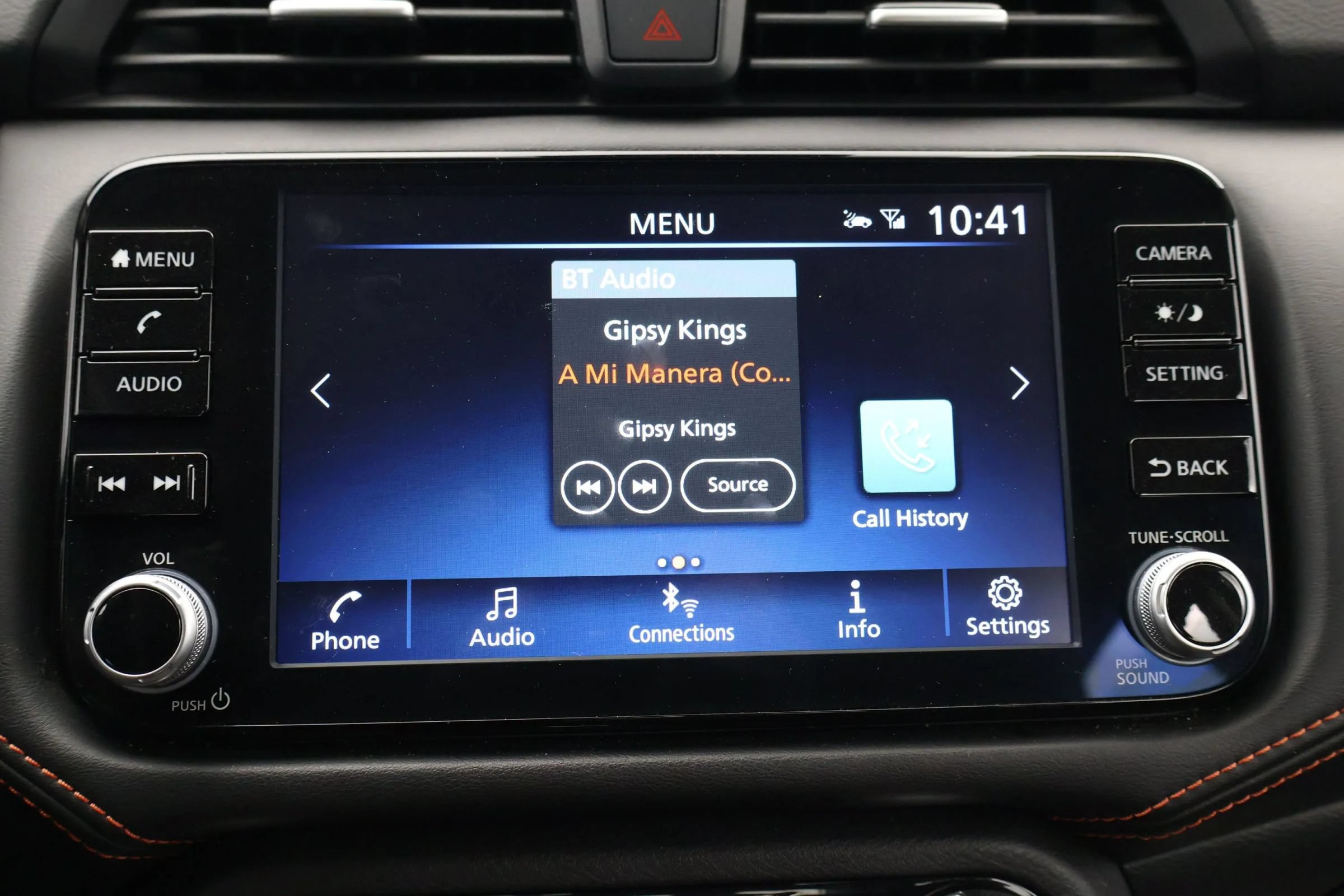 Used 2025 Nissan Versa SR FWD image 28