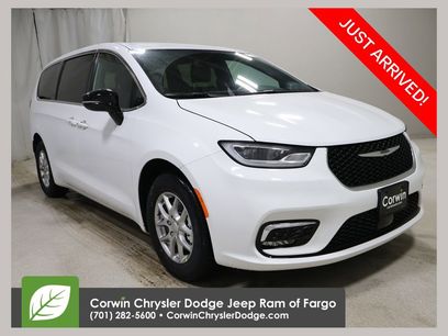 New 2026 Chrysler Pacifica Select