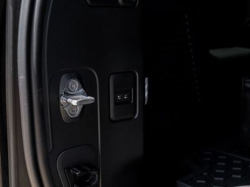 New 2026 Land Rover Defender 130 X-Dynamic SE AWD/4WD image 71