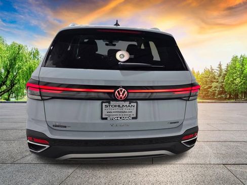 Used 2025 Volkswagen Taos SEL image 5