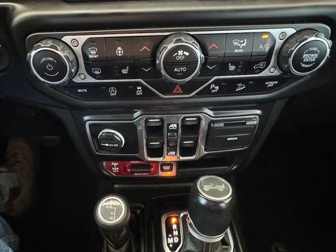 Used 2020 Jeep Wrangler Unlimited Rubicon AWD/4WD image 31