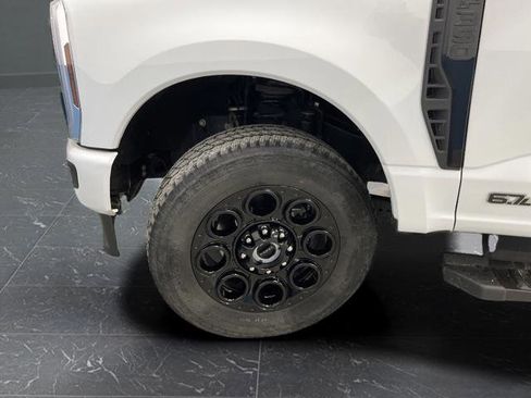 Used 2025 Ford F350 Lariat w/ Black Appearance Package image 41