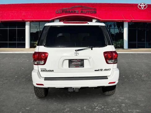 Used 2005 Toyota Sequoia SR5 AWD/4WD image 8