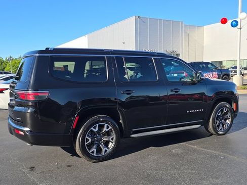 Used 2024 Jeep Wagoneer Series III AWD/4WD image 3