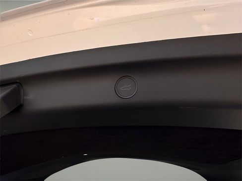 Used 2023 Tesla Model Y Long Range image 26