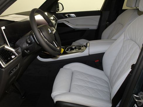 New 2026 BMW X7 xDrive40i w/ Premium Package image 5