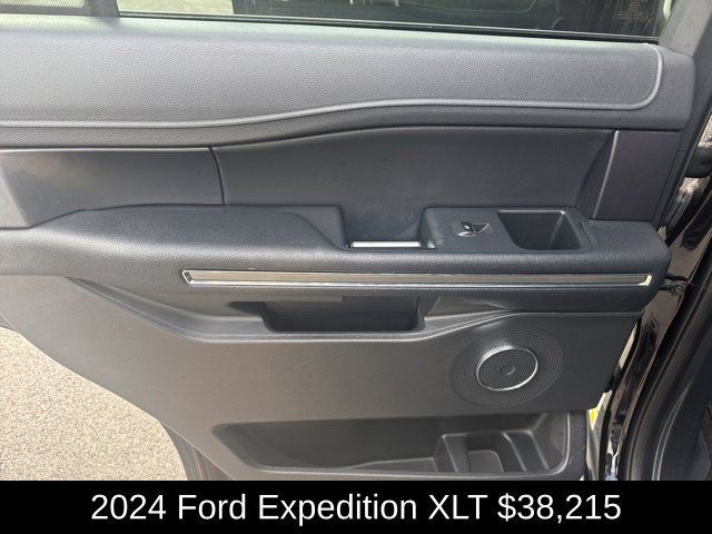 Used 2024 Ford Expedition XLT AWD/4WD image 31