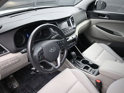Used 2017 Hyundai Tucson Value AWD/4WD image 16