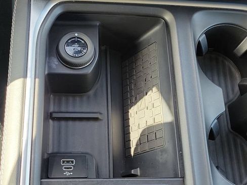 Used 2025 Ford Expedition Platinum AWD/4WD image 28