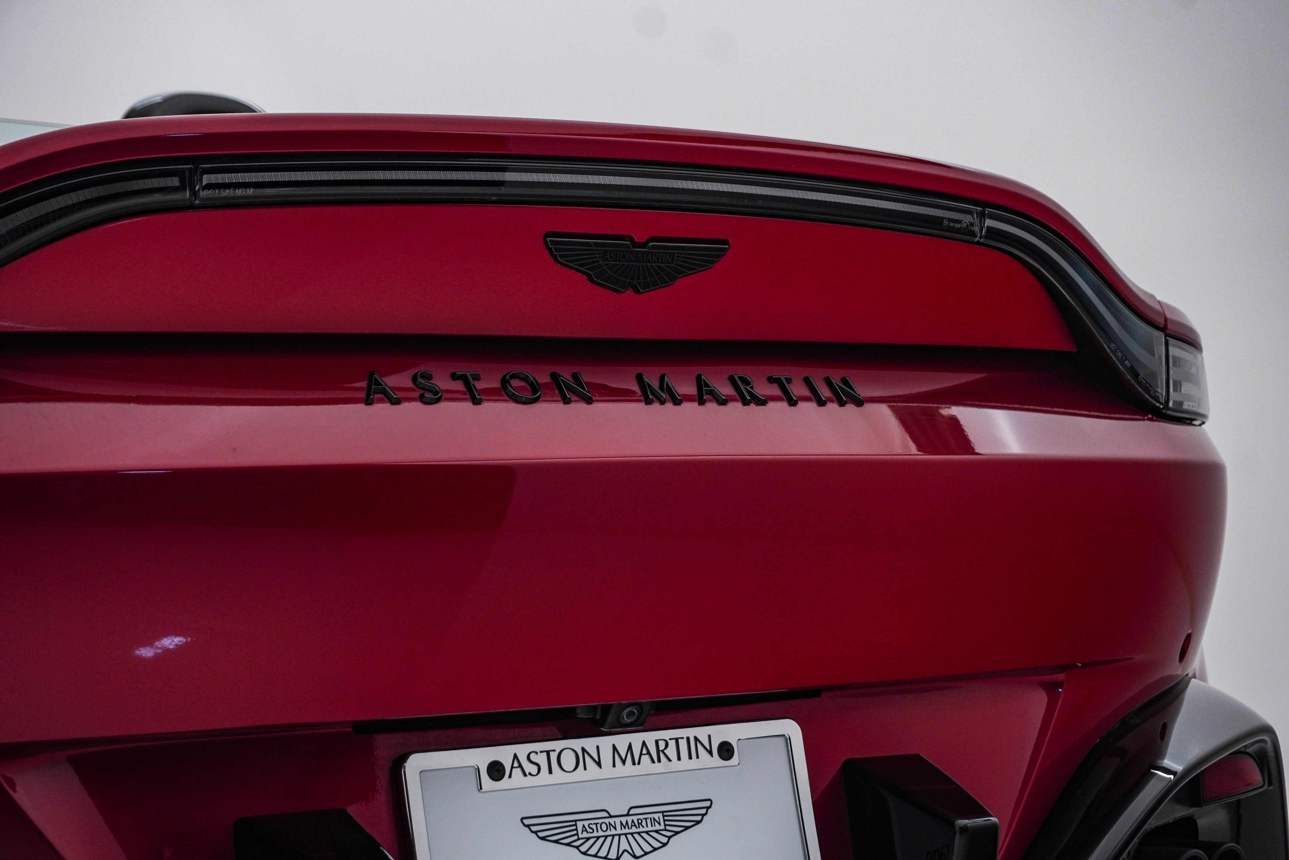 Used 2023 Aston Martin V8 Vantage Roadster RWD image 14