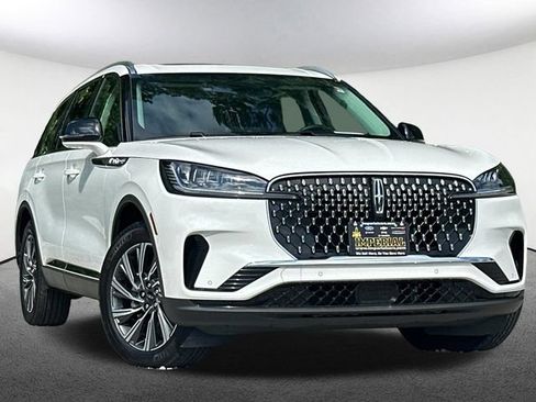 Used 2025 Lincoln Aviator AWD image 2