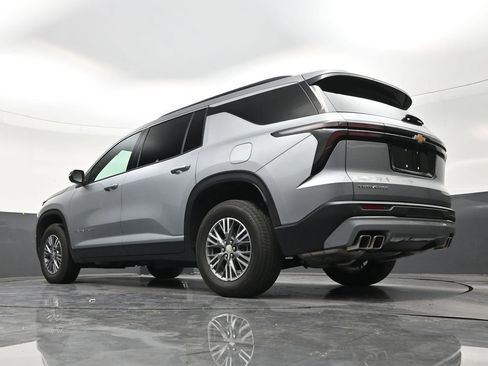 Used 2024 Chevrolet Traverse LT FWD image 22