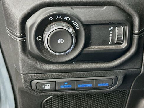 Used 2024 Jeep Wrangler Unlimited Sahara AWD/4WD image 17