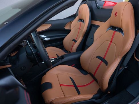 Used 2024 Ferrari SF90 Spider image 32