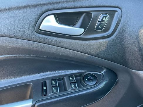 Used 2019 Ford Escape SE image 16