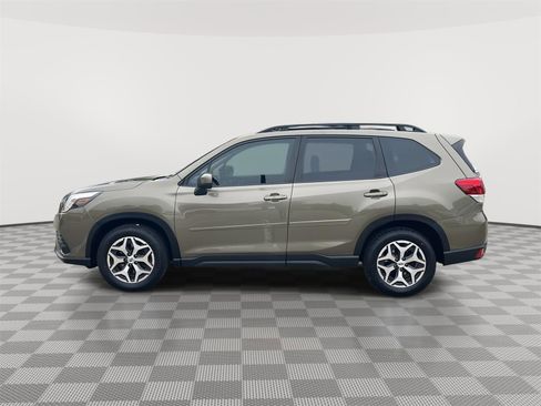 Used 2023 Subaru Forester Premium AWD/4WD image 8