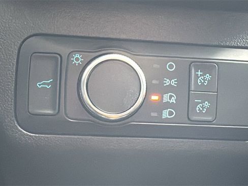 Certified 2022 Ford Escape SE w/ SE Sport Appearance Package image 17