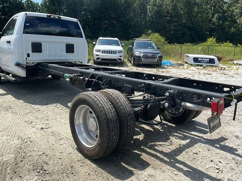 New 2025 RAM 5500 4x4 Regular Cab image 10