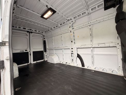 Used 2025 RAM ProMaster 2500 w/ Convenience Group FWD image 12