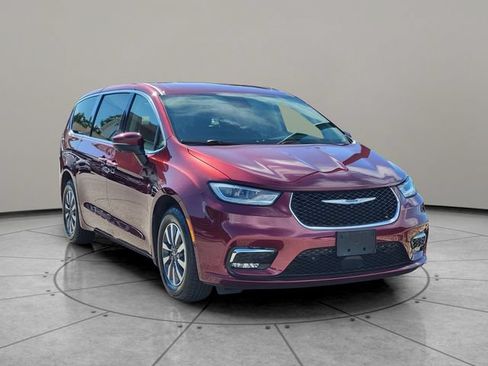 Used 2023 Chrysler Pacifica Touring-L FWD image 14