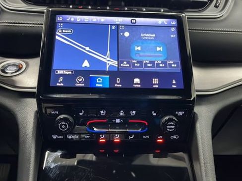 Used 2024 Jeep Grand Cherokee L Limited w/ Luxury Tech Group II AWD/4WD image 13