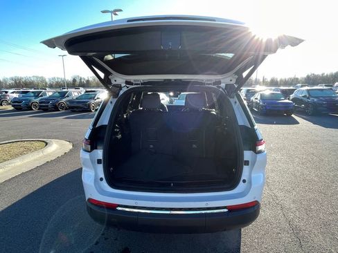 Used 2024 Jeep Grand Cherokee L Limited w/ Luxury Tech Group II image 9