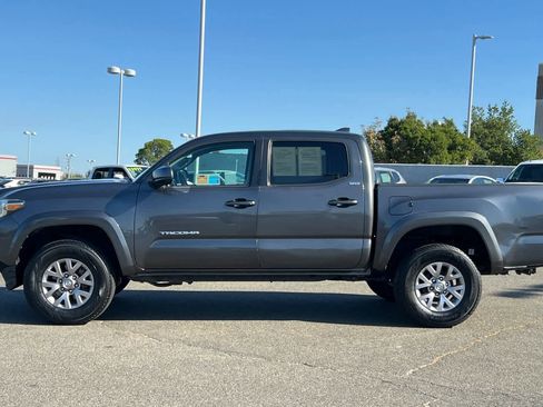 Used 2017 Toyota Tacoma SR5 w/ Tow Package RWD image 9