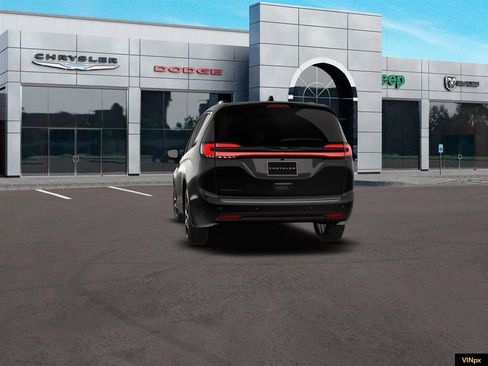 New 2026 Chrysler Pacifica Limited w/ Uconnect Theater Family Group image 13