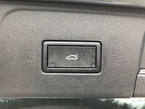 Used 2025 Volkswagen Atlas SEL image 41