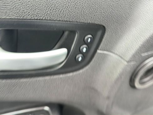 Used 2017 Chrysler 300 C RWD image 10