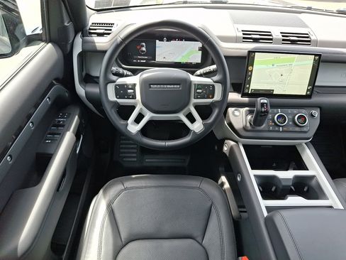 Used 2025 Land Rover Defender 110 S AWD/4WD image 4