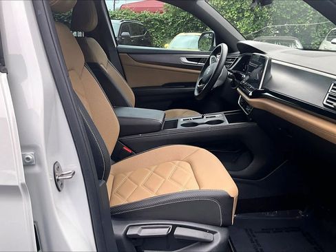 Used 2024 Volkswagen Atlas Cross Sport SE FWD image 8