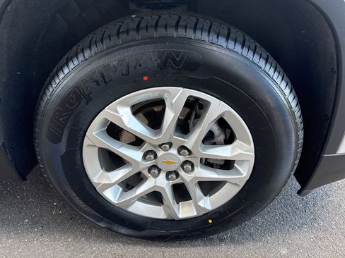 Used 2022 Chevrolet Traverse LS image 12