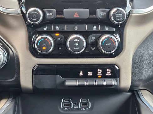 Used 2022 RAM 1500 Laramie AWD/4WD image 13