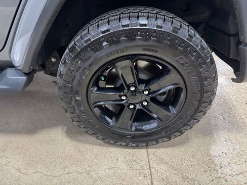 Used 2020 Jeep Wrangler Unlimited Sahara image 33