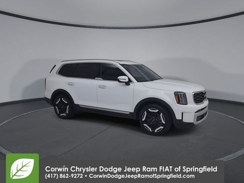 Used 2025 Kia Telluride S AWD/4WD image 2