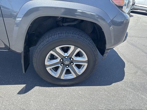 Used 2016 Toyota Tacoma Limited w/ Towing Package AWD/4WD image 21