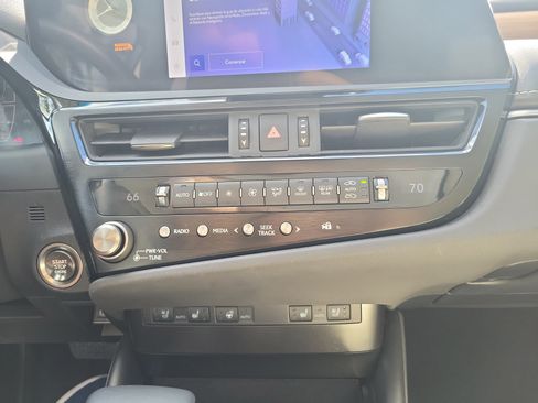 Used 2024 Lexus ES 250 w/ Premium Package image 30