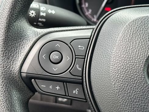 Used 2025 Toyota RAV4 XLE w/ Convenience Package FWD image 22