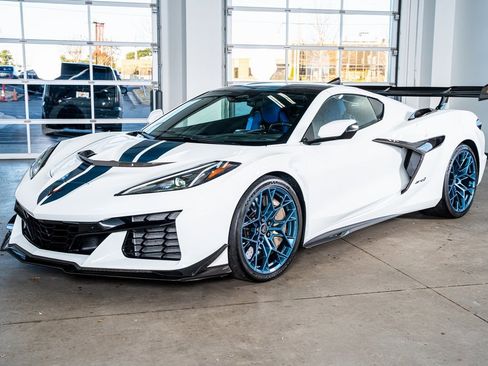 Used 2026 Chevrolet Corvette ZR1 w/ ZR1 Carbon Fiber Aero Package image 11