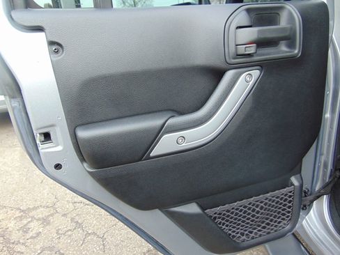 Used 2016 Jeep Wrangler Unlimited Sahara w/ Connectivity Group image 23