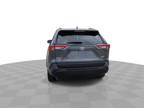 Used 2022 Toyota RAV4 XLE w/ Convenience Package image 7