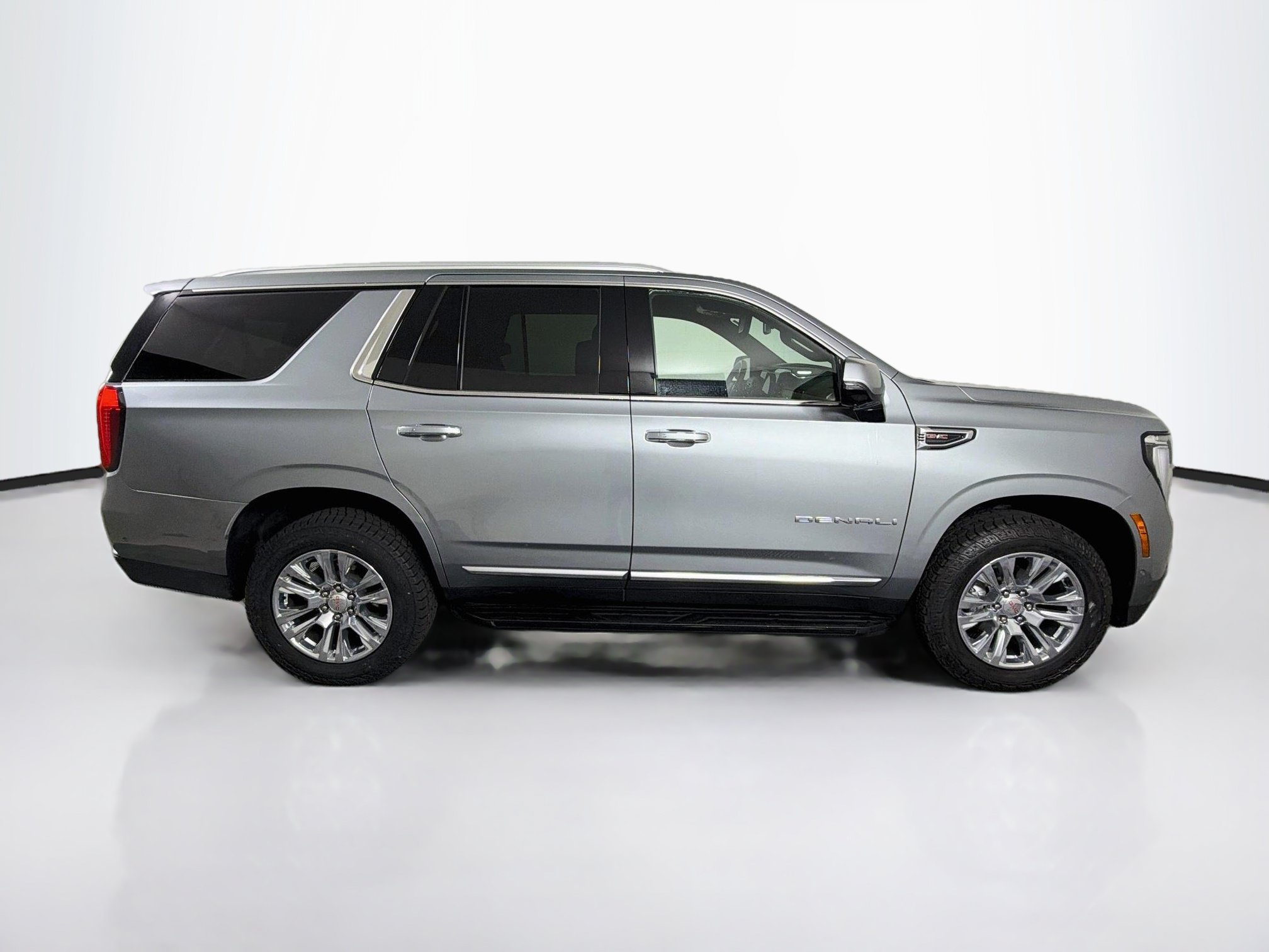 Used 2025 GMC Yukon Denali RWD image 10