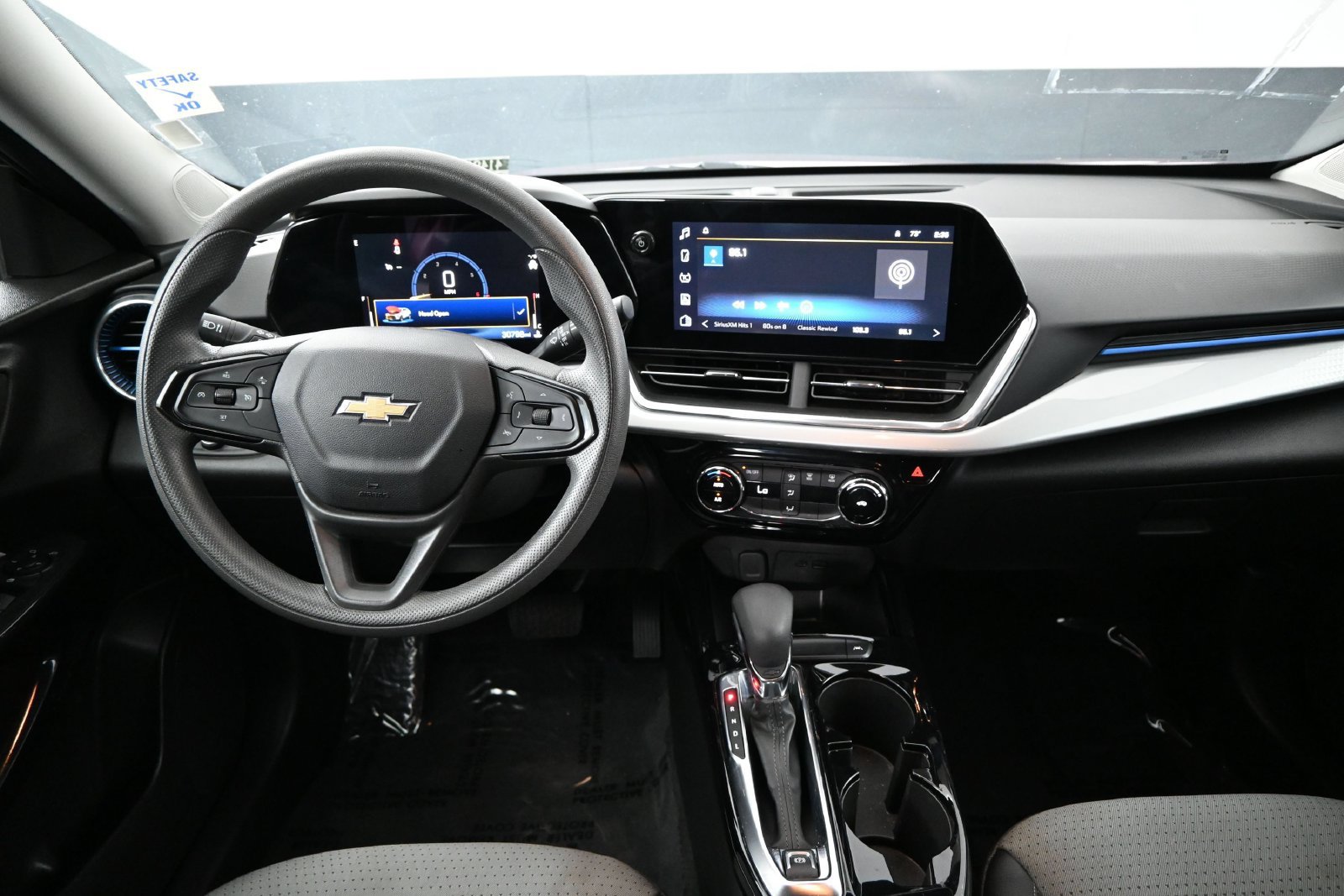 Used 2025 Chevrolet Trax LT FWD image 12