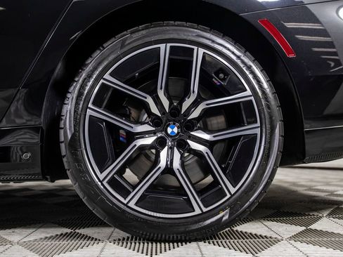 Used 2023 BMW 760i xDrive w/ Executive Package AWD/4WD image 42