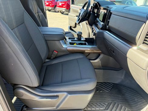 Used 2024 Chevrolet Silverado 1500 LT Trail Boss w/ Convenience Package II image 29