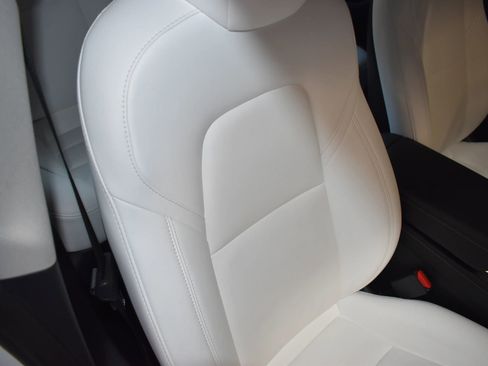 Used 2022 Tesla Model 3 Long Range AWD/4WD image 18
