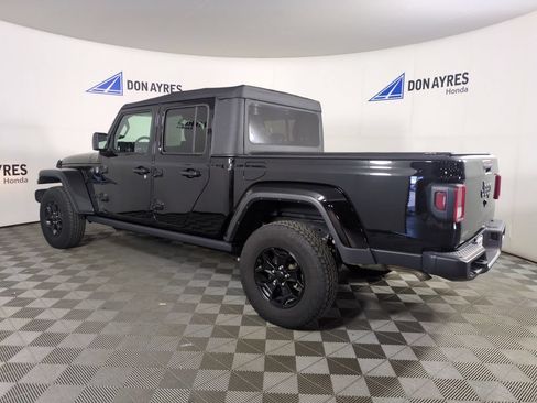 Used 2022 Jeep Gladiator Sport AWD/4WD image 3