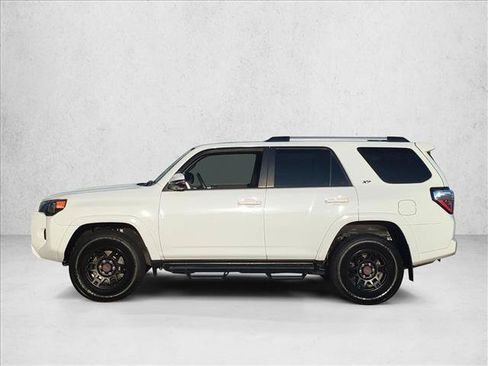 Certified 2022 Toyota 4Runner SR5 Premium w/ Moonroof Package AWD/4WD image 9
