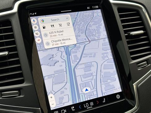 Used 2023 Volvo XC90 B6 Core w/ Climate Package image 21